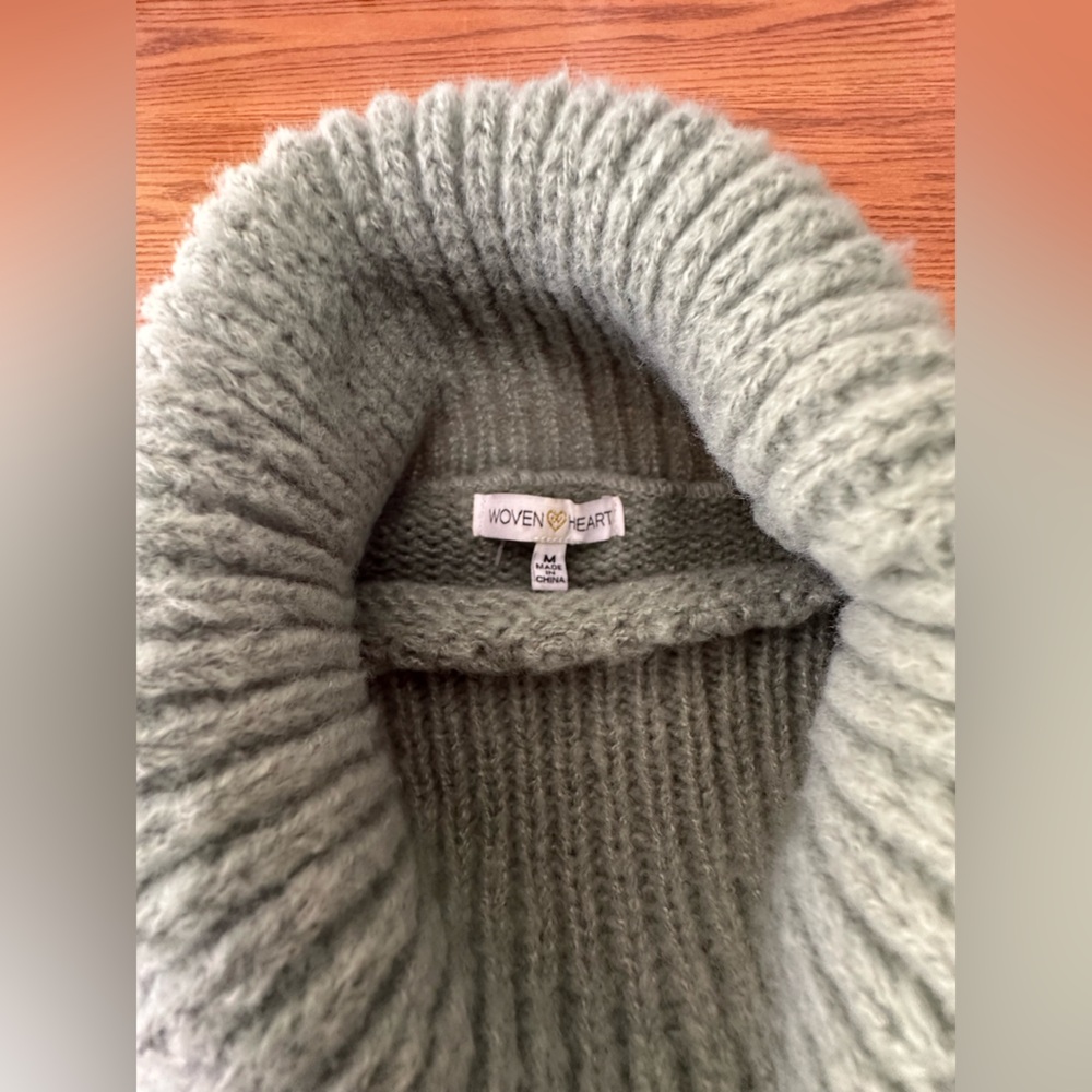Woven Heart sage green chunky knit turtleneck sweater size medium - Picture 5 of 5